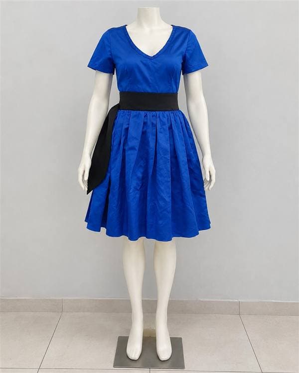 Años 60 (vestido azul rey con faja negra)