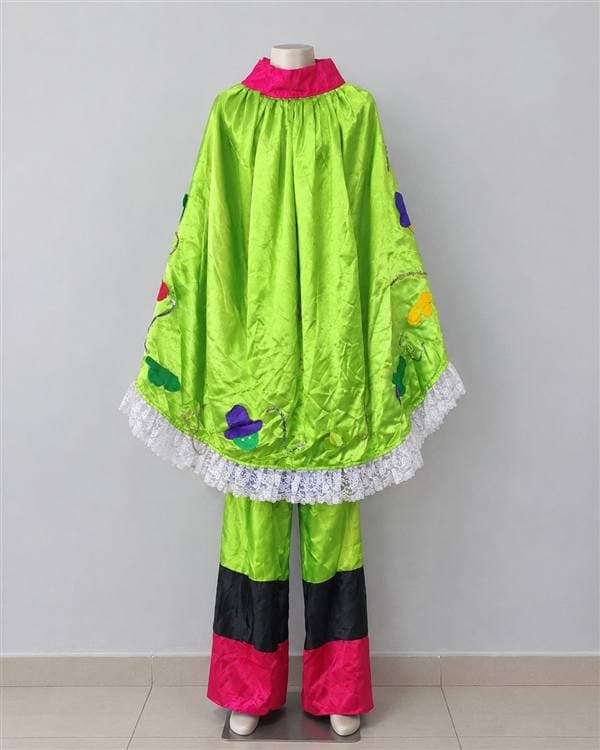 Traje de carnaval verde limón con capa y pantalón