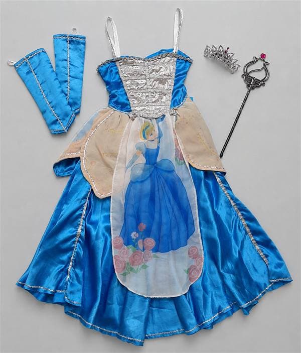 Cenicienta azul con delantal